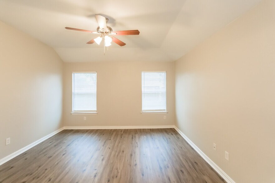 Building Photo - 713 Cedar Cove Dr