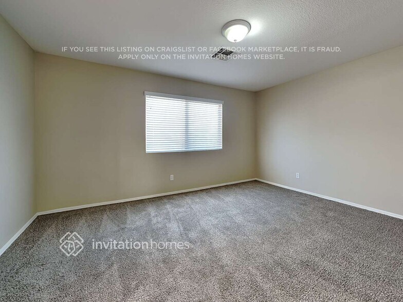 Building Photo - 3909 N 103rd Dr