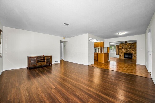 Building Photo - 11490 84th Ave