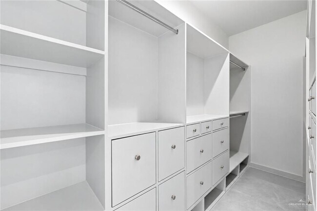 Building Photo - 2708 E Solar Dr