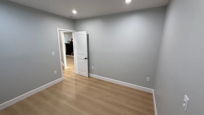 Building Photo - EPIC REA: Charming 2 Bed/ 1 Bath Home in Oakland’s Foothill Neighboorhood