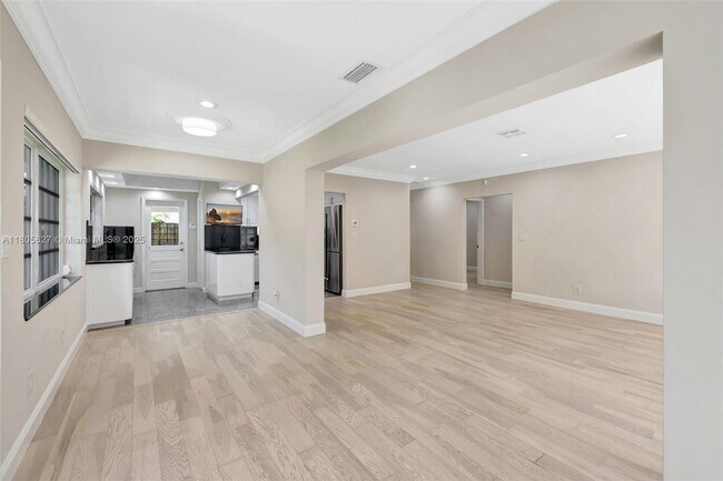 Building Photo - 1205 SE 11th Ct