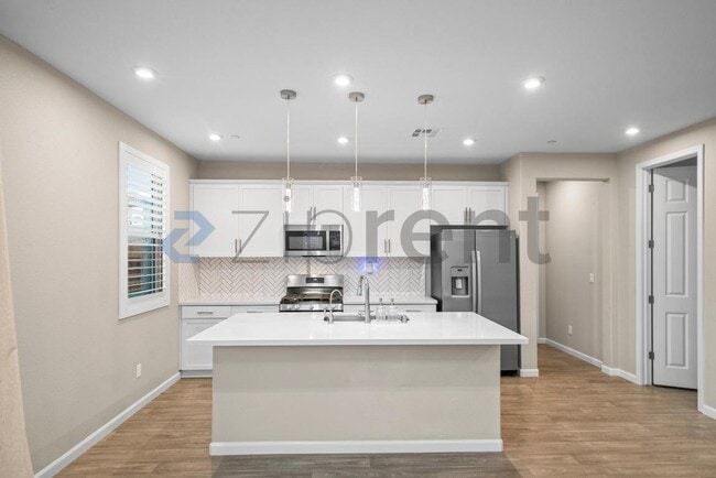 Building Photo - 572 Delicato Dr