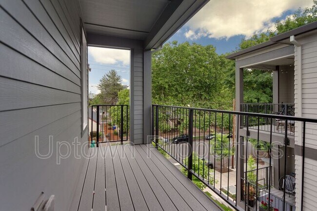 Building Photo - 3563 N Gantenbein Ave