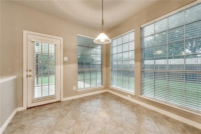 Building Photo - 2016 Deer Path Ct