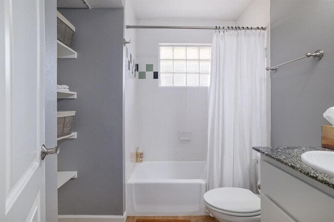 Building Photo - 1422 Collier St