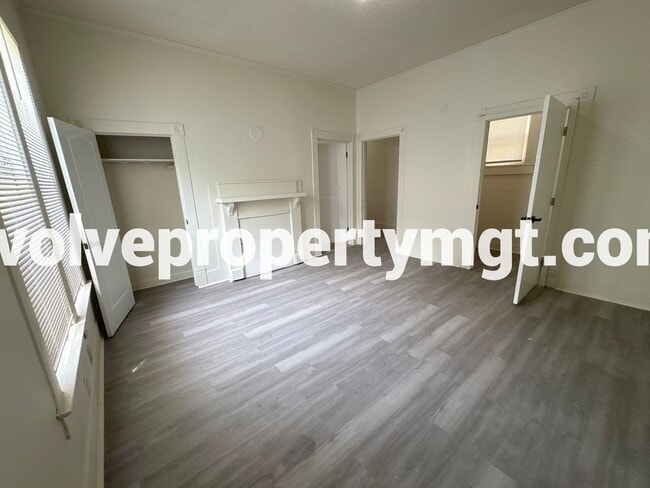 Building Photo - NEWLY RENOVATED HOME!