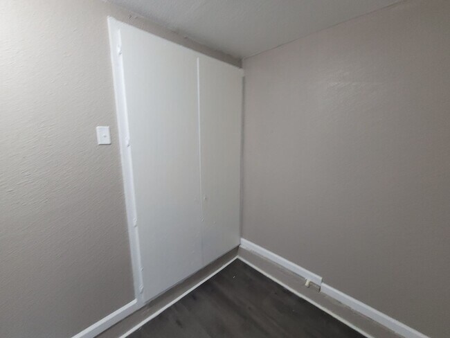 Building Photo - COMING SOON! RARE 5 BEDROOM HOME IN SOUTH OKC / MOORE SCHOOLS!