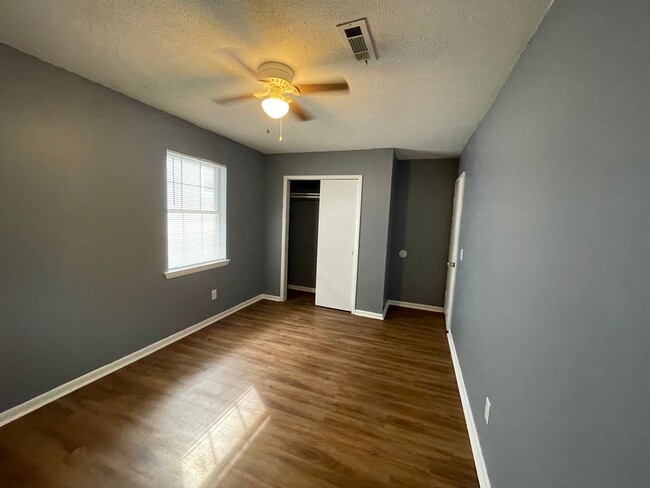 Building Photo - PRICE DROP! Beautiful 3 Bedroom House-$500...