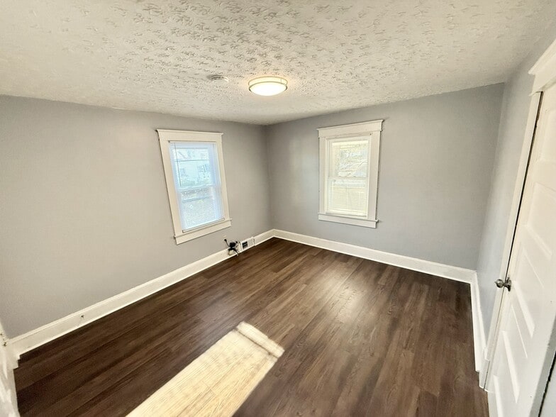 Bedroom 1 - 4206 Urn St