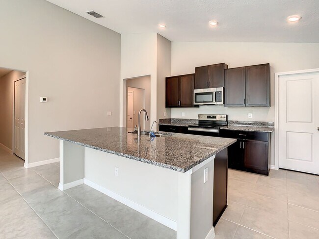 Building Photo - Beautiful 4 bedroom 2.5 bathroom Single Family House! Like new!