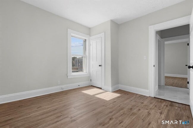 Building Photo - 725 Beechwood Ave