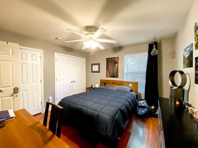 Building Photo - Woods Edge South #114