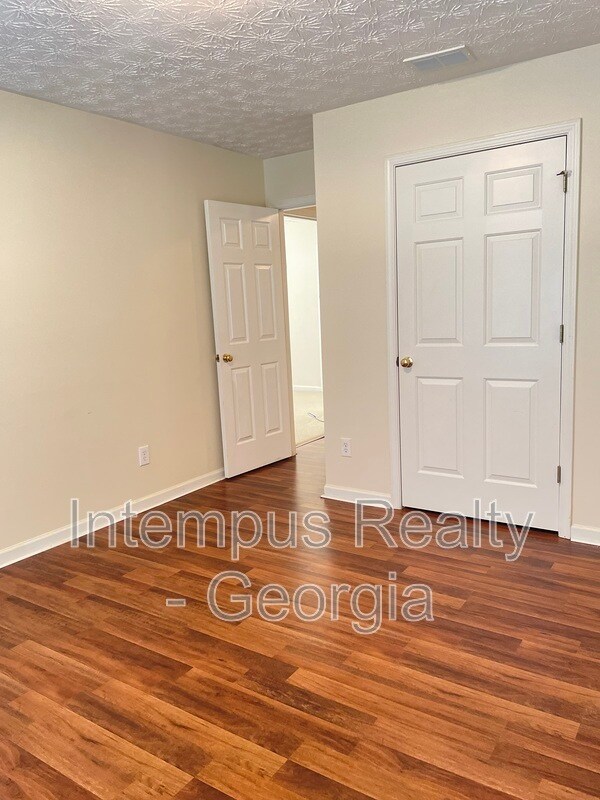 Building Photo - 2054 Pierce Way