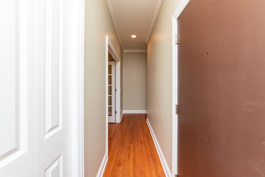 Building Photo - 6217 S Kimbark Ave