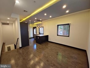 Building Photo - 519 N 38th St