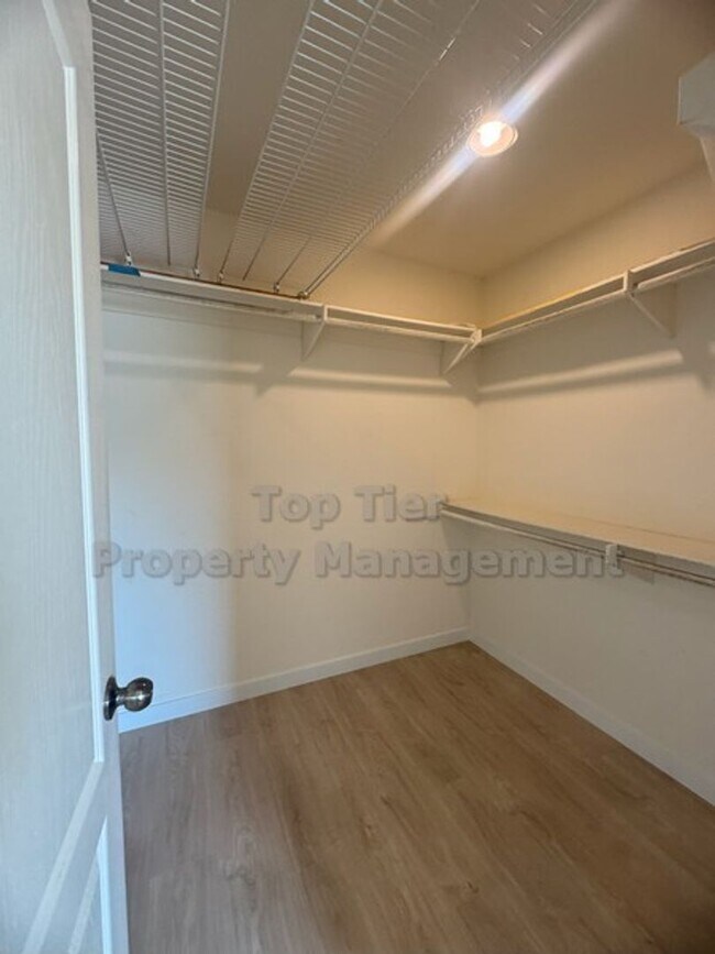 Building Photo - Welcoming Single-Level Home in a Great Fam...
