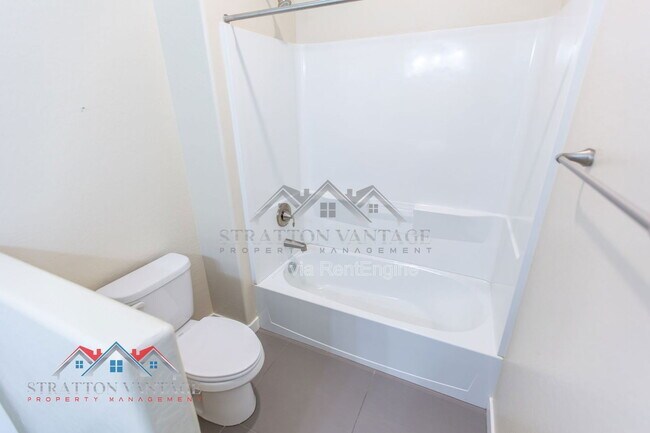 Building Photo - 2095 S Saguaro Dr