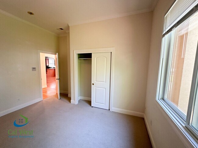 Building Photo - $7995 - Executive 4 bed, 3 full bath, Palo...