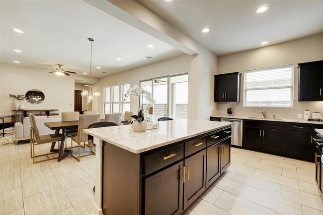 Building Photo - 1603 Arcilla St