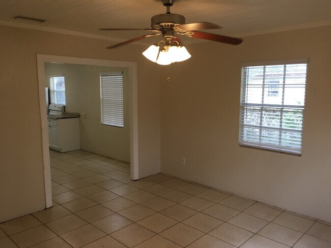 Building Photo - North Hyde Park - UT Area