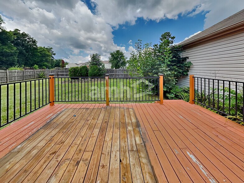 Building Photo - 5220 Bogey Dr
