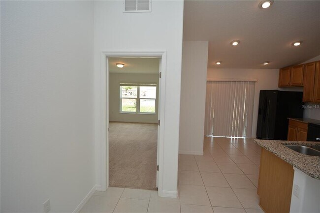Building Photo - 33 Rosecroft Ln