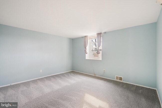 Building Photo - 7633 Allendale Dr