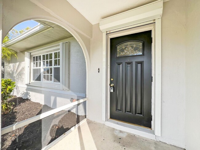 Building Photo - Cape Coral Pool Home with Canal!