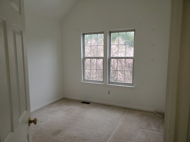 Building Photo - Warm and Inviting Marlborough Single Family Rental Opportunity