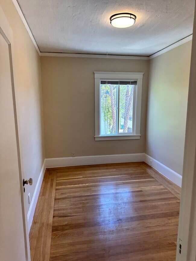 Building Photo - 778 61st St