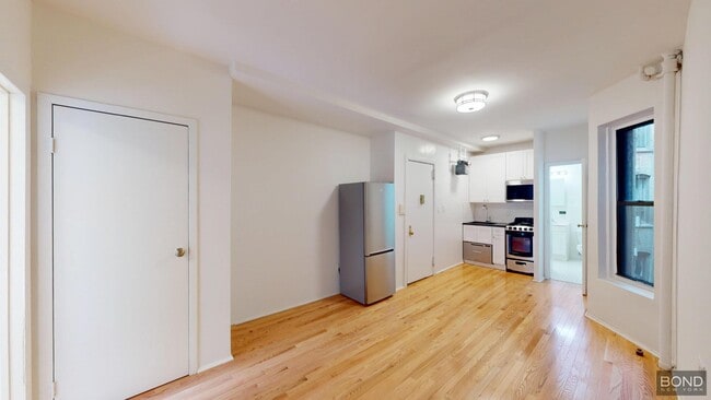 Primary Photo - 429 E 73rd St