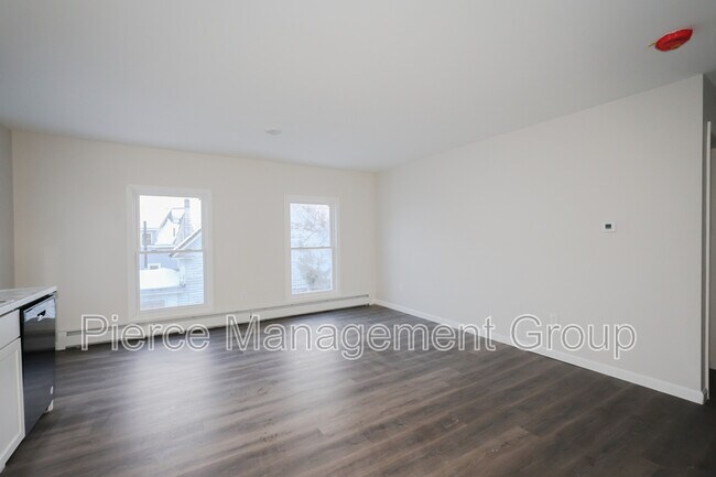 Building Photo - 120 Wakefield St