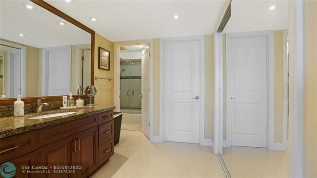 Building Photo - 3750 Galt Ocean Dr