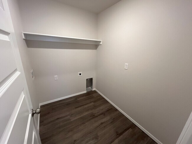 Building Photo - 3085 Vail Ave