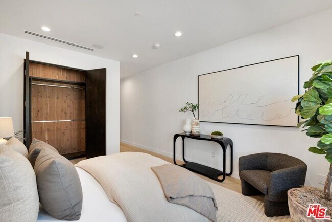 Building Photo - 3116 Elvido Dr