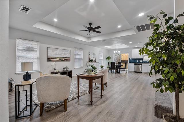 Building Photo - 1009 N Barrett Ave