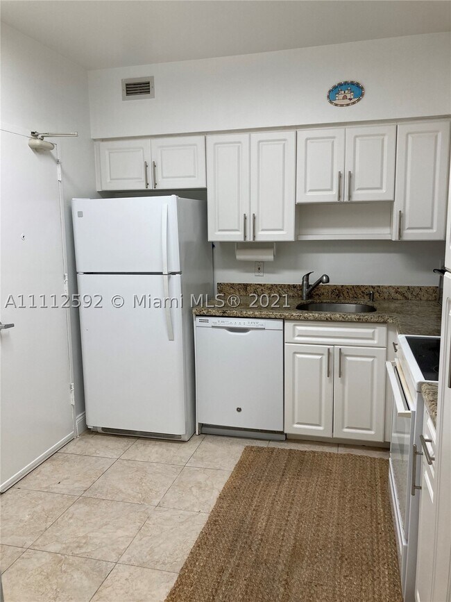 Building Photo - 5161 Collins Ave