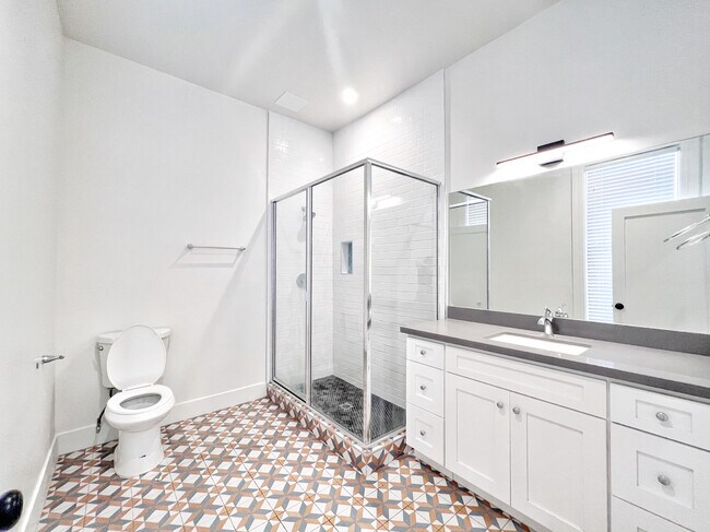 Building Photo - 1301 W 22nd St