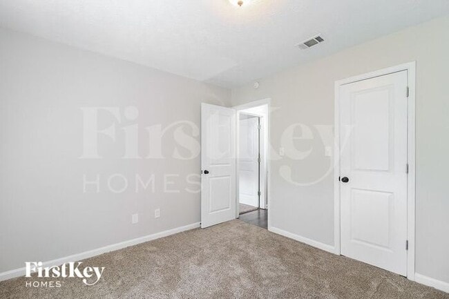 Building Photo - 1417 Oak Knoll Dr NE