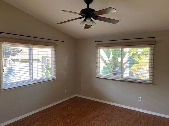 Building Photo - 3 Bedroom Home