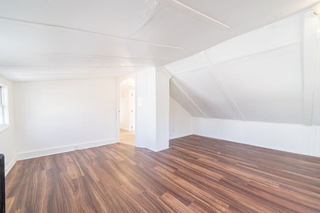 Building Photo - 426 W Peach St