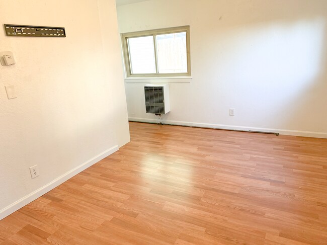 Building Photo - 4881 Broadway