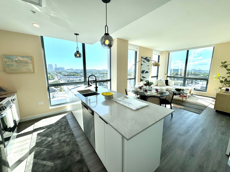 Building Photo - 1940 NW 2nd Ct