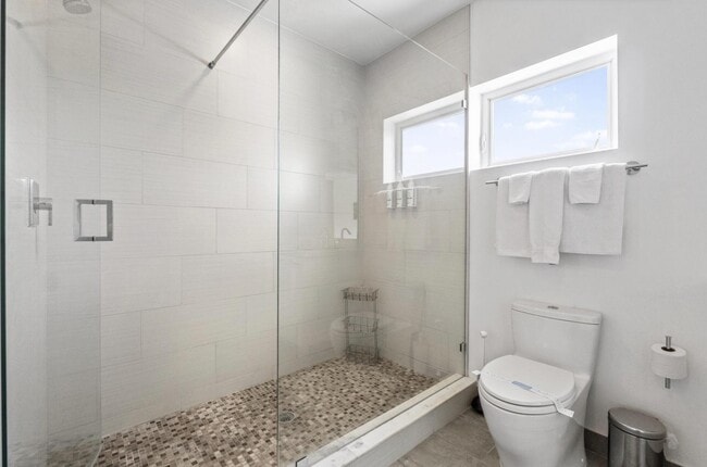 Building Photo - 1367 N Ocean Blvd