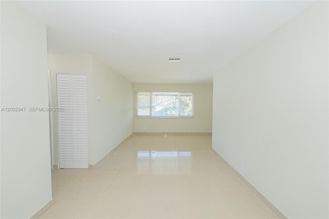 Building Photo - 939 Magnolia Dr