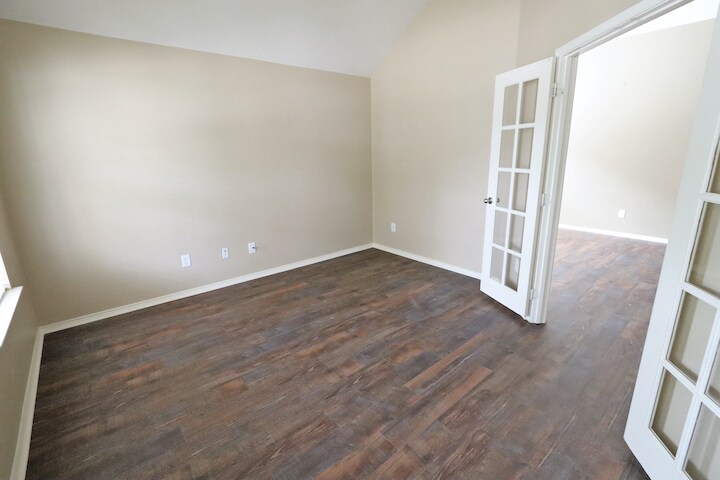 Building Photo - 1000 Warbler Ln