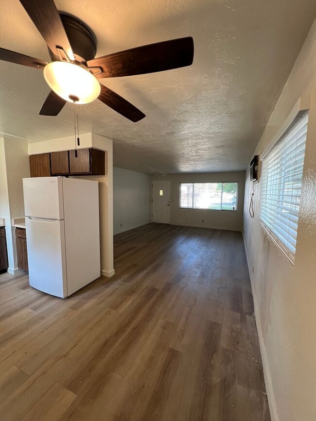 Building Photo - 511-513 SE L St