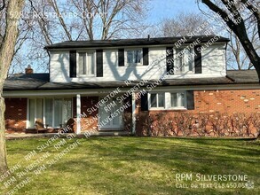 Building Photo - Spacious 3-bedroom