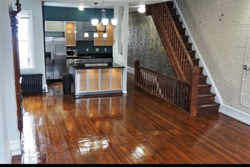 Building Photo - 618 E Girard Ave